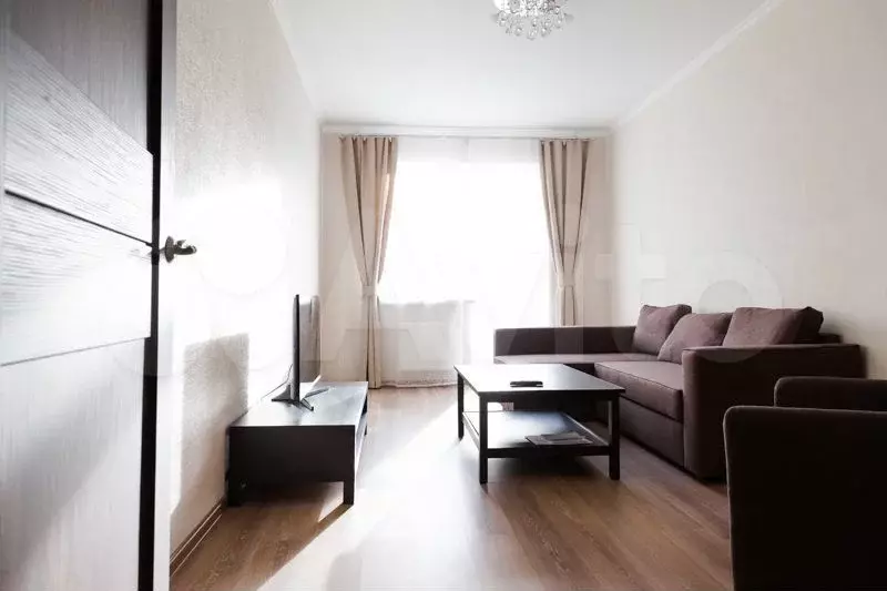 1-к. квартира, 42 м, 7/10 эт. - Фото 0