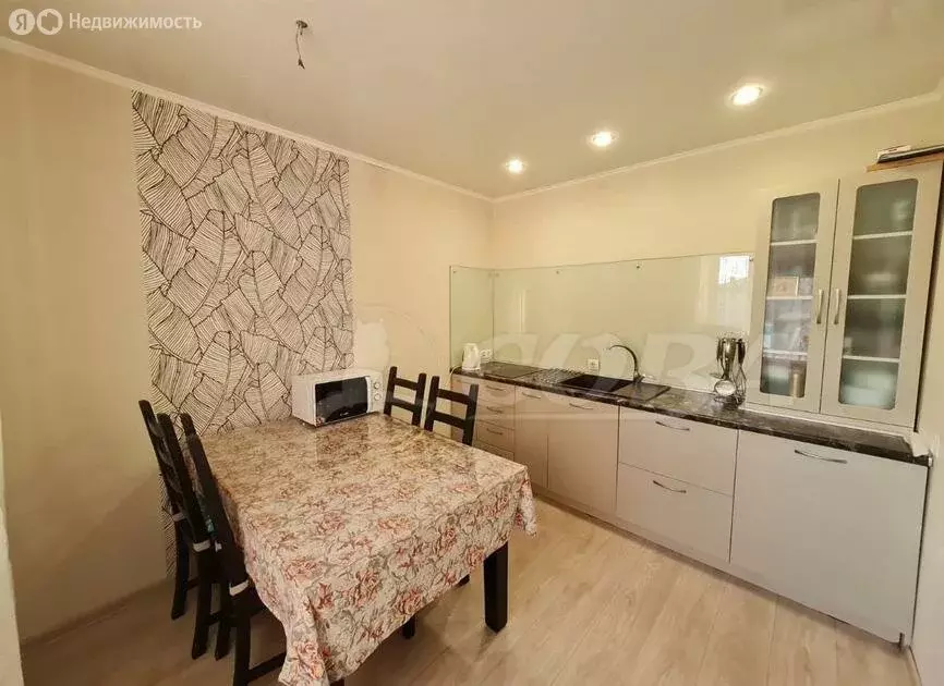 3-комнатная квартира: Тюмень, Волгоградская улица, 67 (68 м) - Фото 2