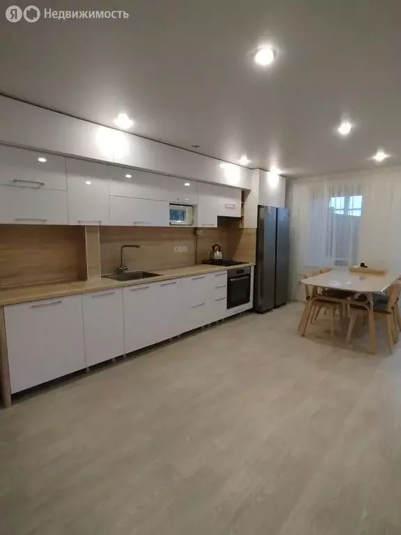 4-комнатная квартира: село Кандры, улица Нефтяников, 20 (82.5 м) - Фото 1