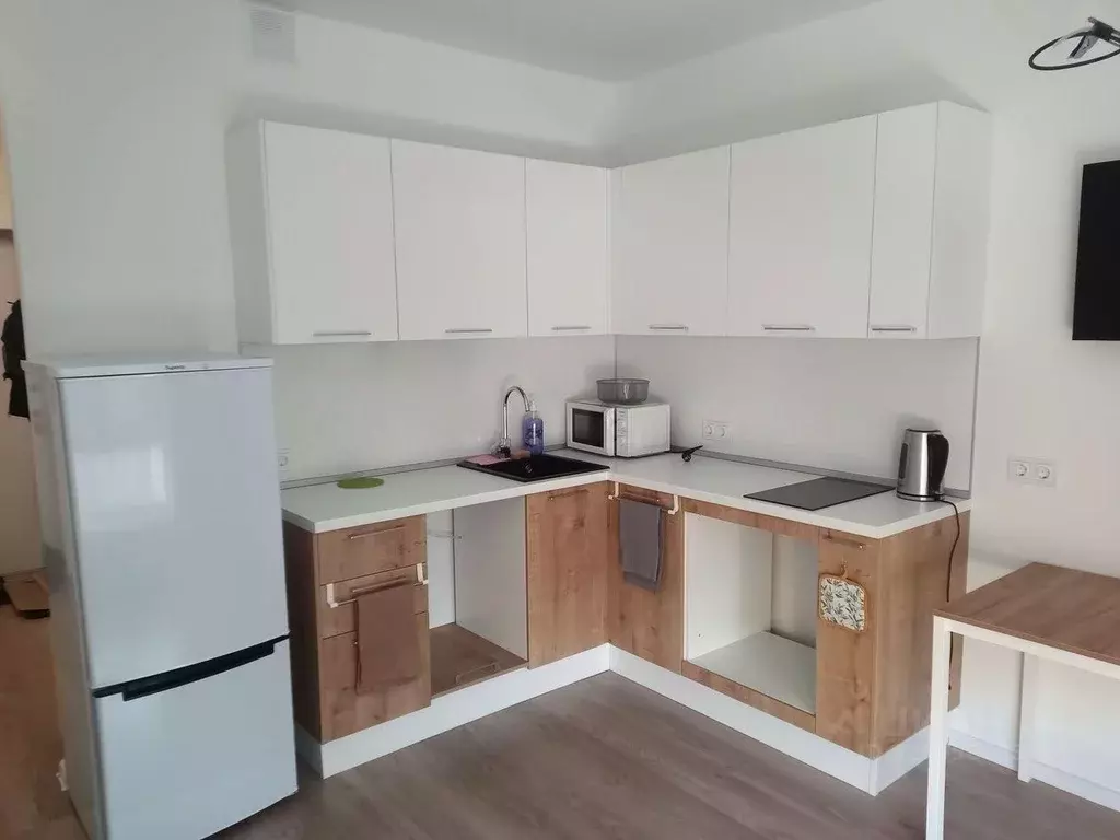 Студия Тюменская область, Тюмень ул. Юрия Рогачева, 11к2 (21.5 м) - Фото 1