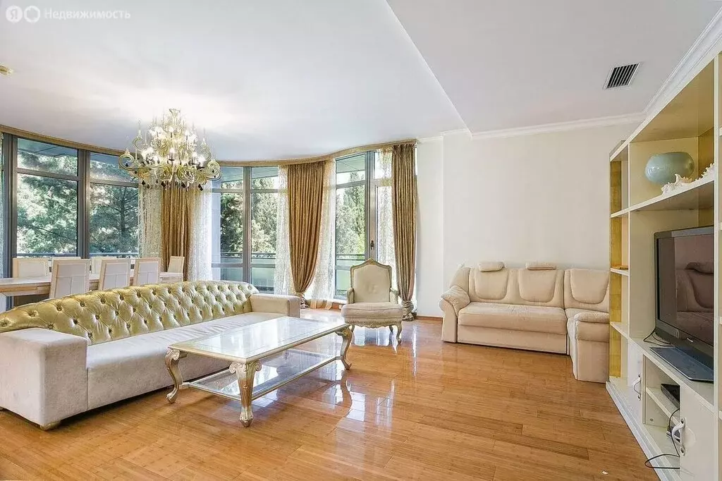 3-комнатная квартира: Алушта, Парковая улица, 5 (199 м) - Фото 1