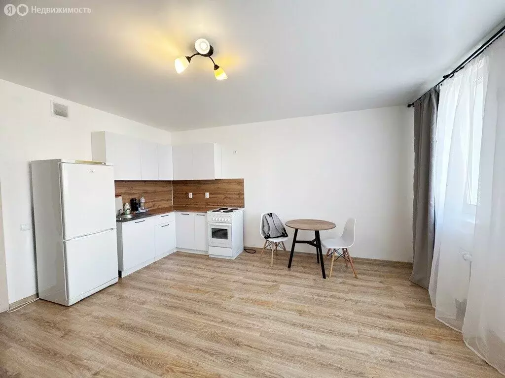 Квартира-студия: Екатеринбург, улица Академика Парина, 43 (28.7 м) - Фото 1