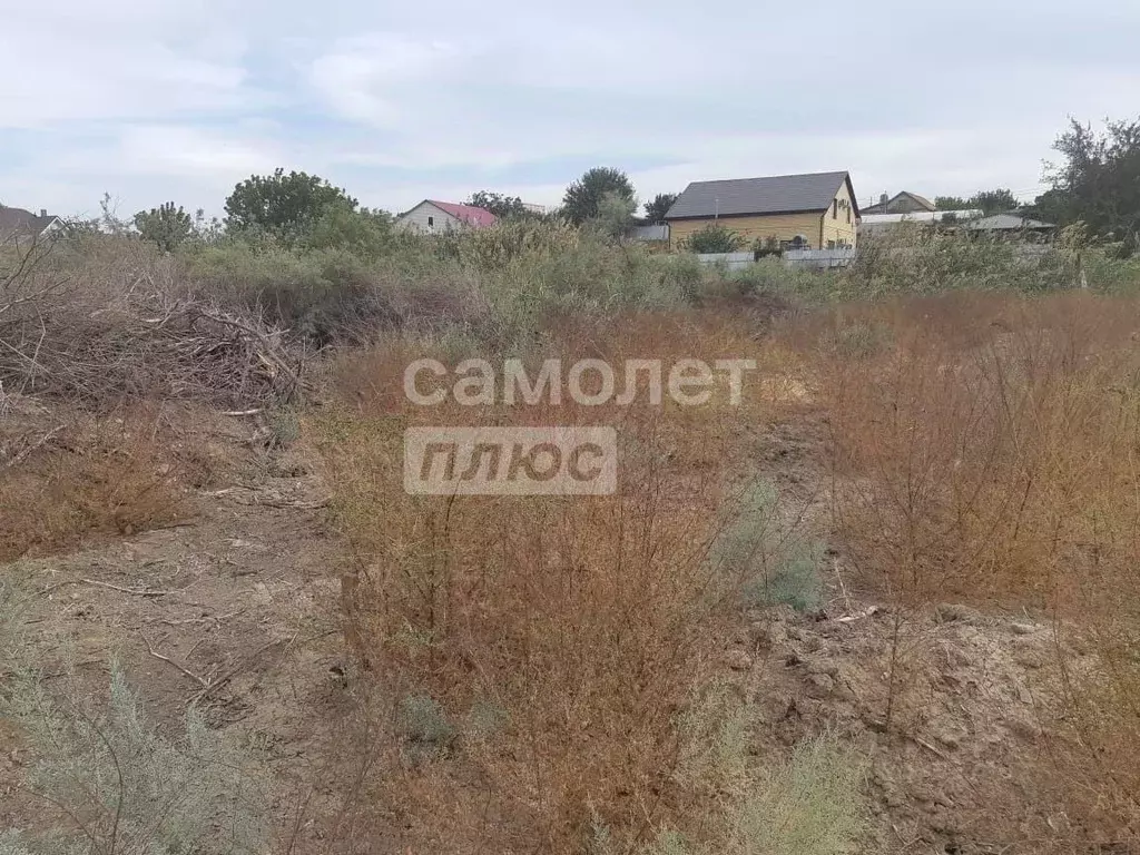 Участок в Астраханская область, Наримановский район, с. ... - Фото 0