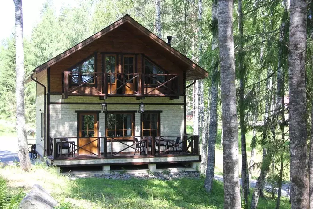 Дом в Карелия, Лахденпохский муниципальный округ, пос. Харвиа, Район ... - Фото 1