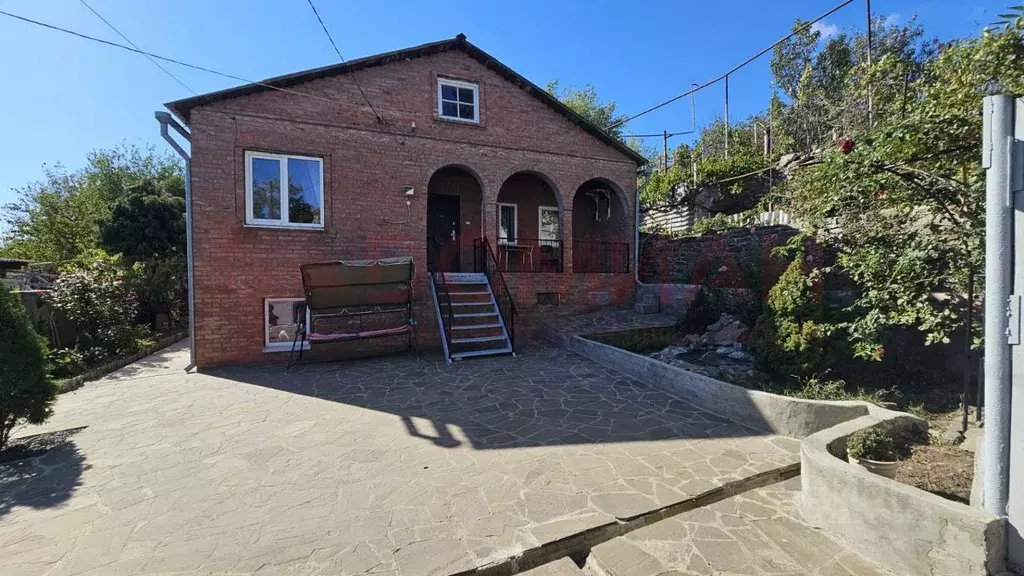 Дом в Ростовская область, Новочеркасск Мастеровой спуск, 24 (150 м) - Фото 1