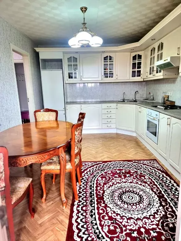 3-к кв. Омская область, Омск ул. 70 лет Октября, 20 (81.4 м) - Фото 0