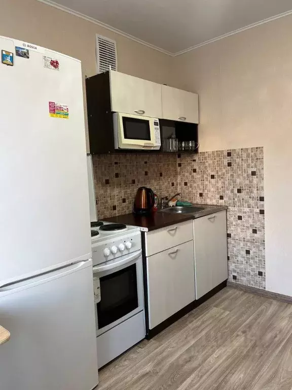 1-к кв. Свердловская область, Екатеринбург ул. Ильича, 33 (37.0 м) - Фото 0