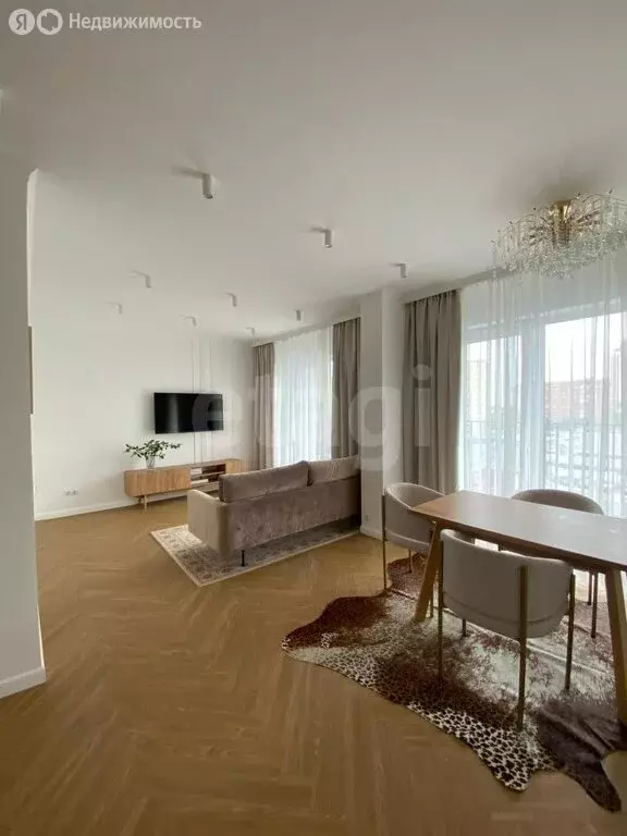1-комнатная квартира: Тюмень, улица Молодогвардейцев, 5к1 (60 м) - Фото 1