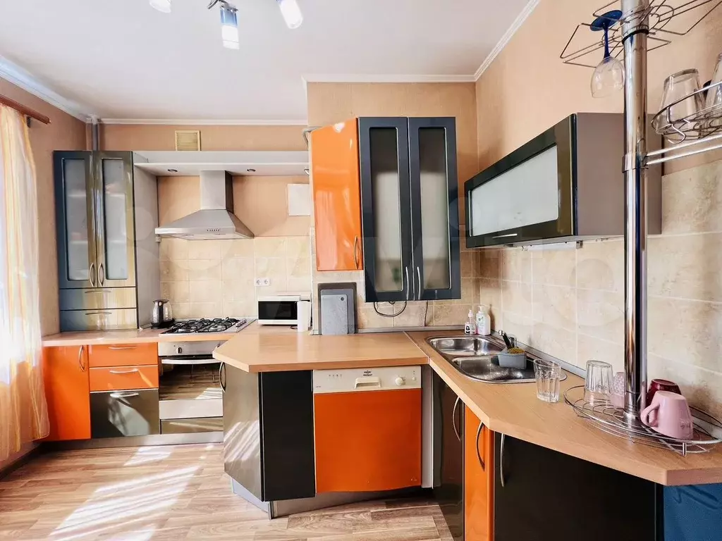 2-к. квартира, 70 м, 3/9 эт. - Фото 0