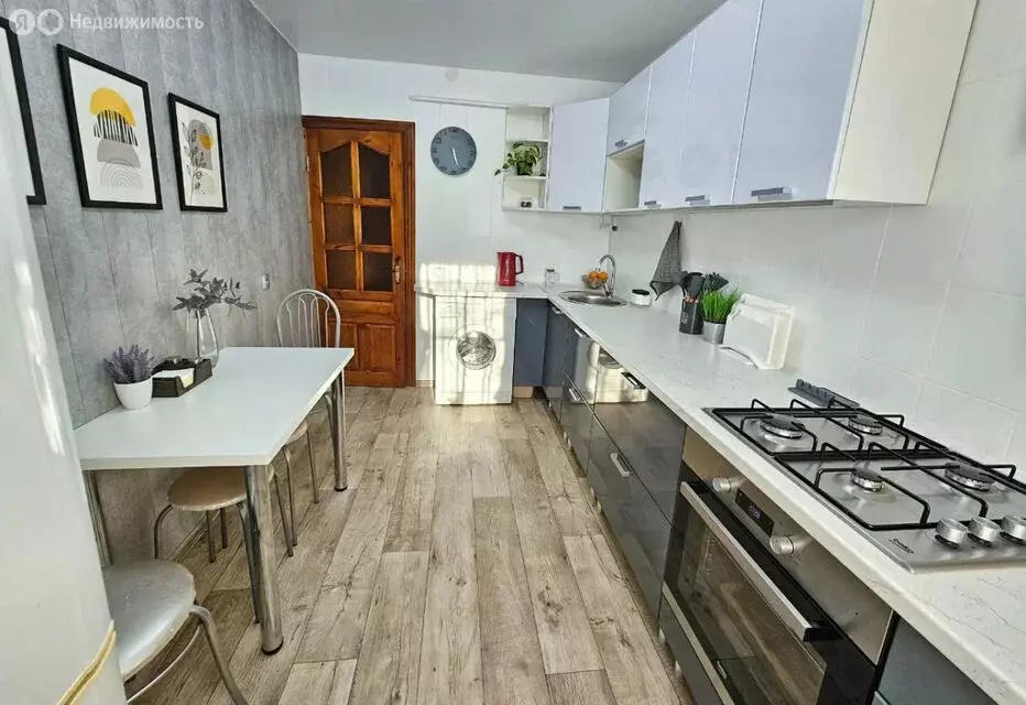 2-комнатная квартира: Таганрог, улица Сергея Лазо, 1к3 (49 м) - Фото 0
