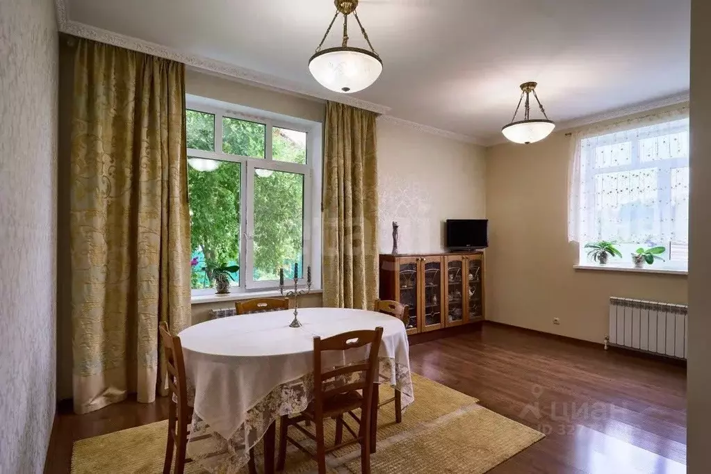 Дом в Тюменская область, Тюмень Новосибирская ул. (380 м) - Фото 1