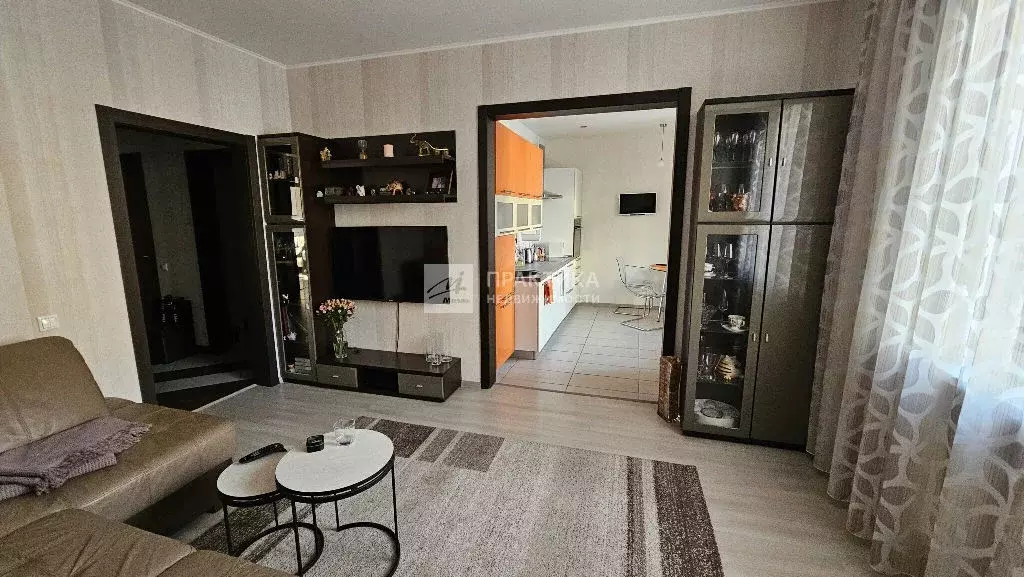 Продается 4-комнатная квартира - Фото 2