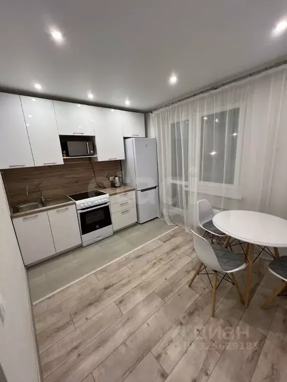 1-к кв. Тюменская область, Тюмень ул. Павла Шарова, 5 (37.0 м) - Фото 1