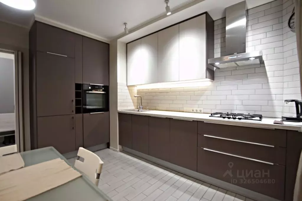 3-к кв. Омская область, Омск ул. Звездова, 103 (63.2 м) - Фото 2