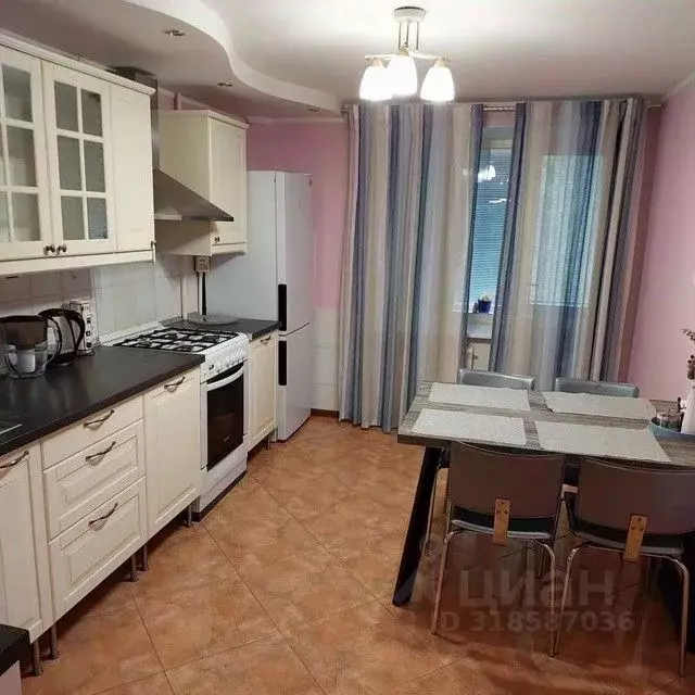 3-к кв. Омская область, Омск Транссибирская ул., 4 (70.0 м) - Фото 0