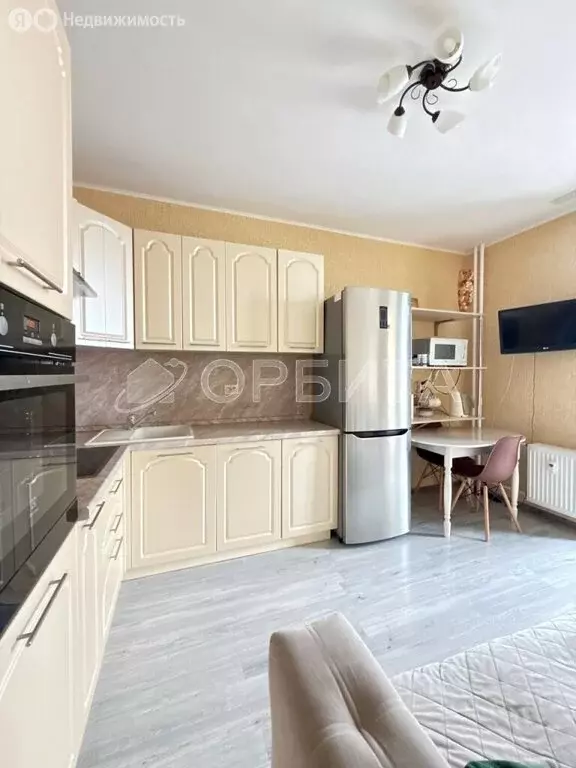 1-комнатная квартира: Тюмень, улица Александра Протозанова, 16 (37 м) - Фото 1