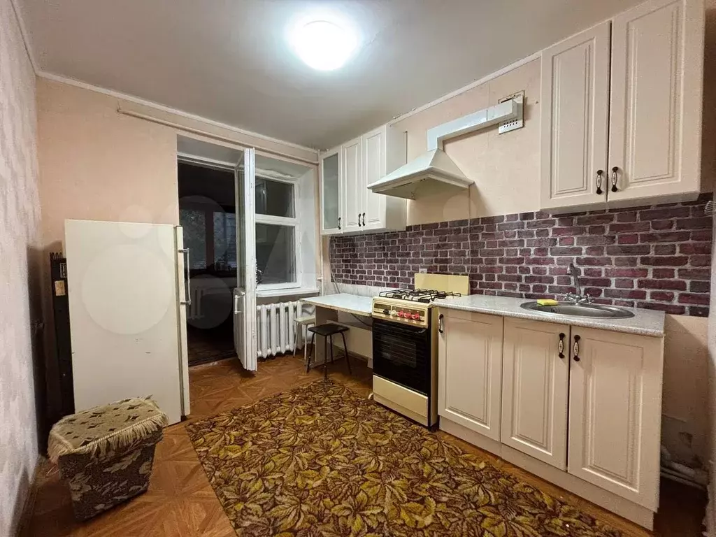 2-к. квартира, 60 м, 1/10 эт. - Фото 0