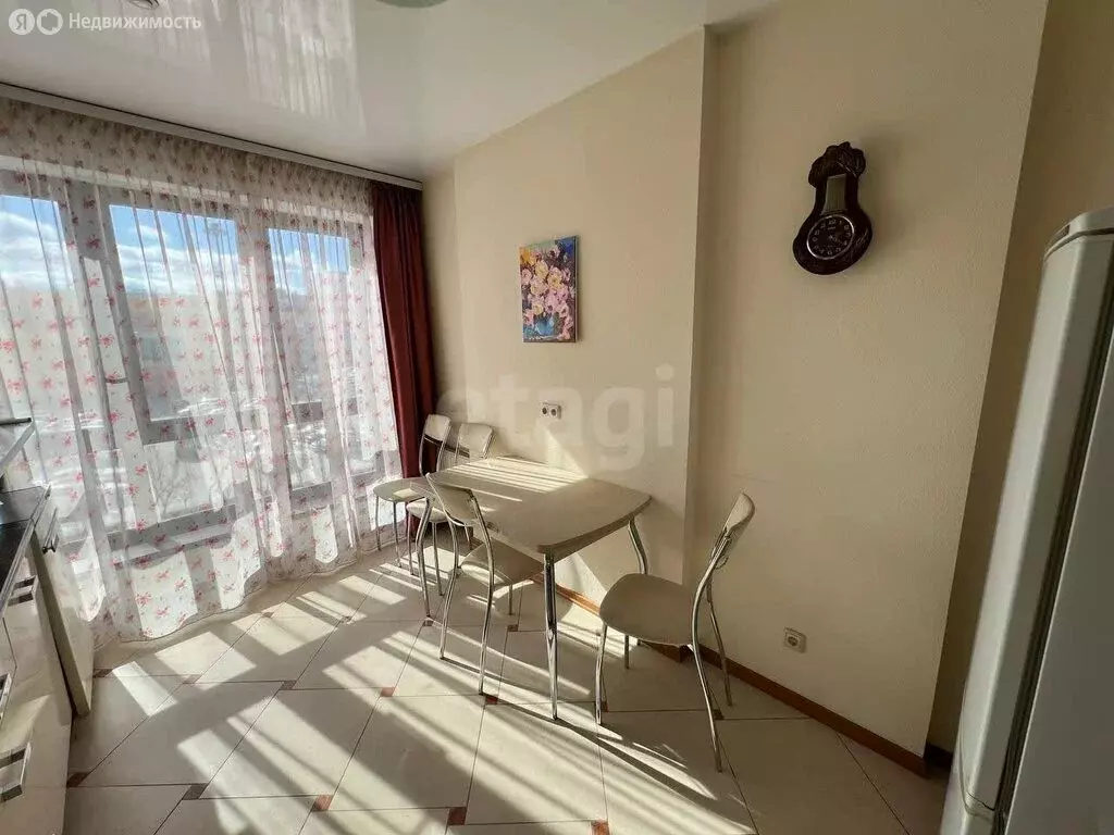 2-комнатная квартира: Тюмень, улица Максима Горького, 68 (68.2 м) - Фото 1