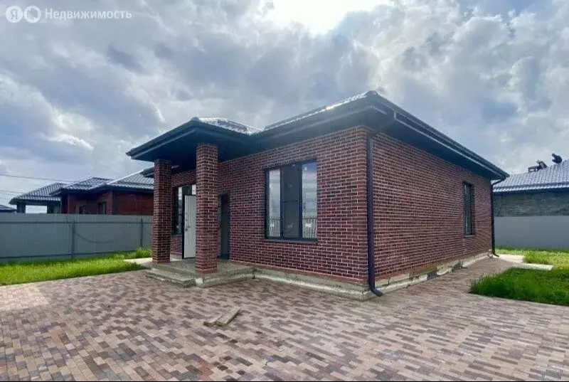 Дом в Ленинаван, улица А.Н. Колмыкова (100 м) - Фото 2