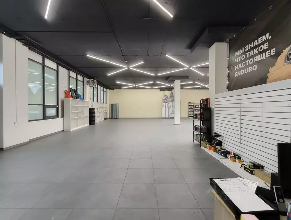 Торговая площадь в Алтайский край, Барнаул ул. Попова, 165Б (285 м) - Фото 1