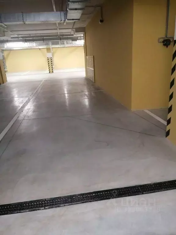 Гараж в Свердловская область, Екатеринбург пл. Октябрьская, 7 (17 м) - Фото 1