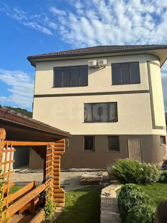 Дом в Краснодарский край, Горячий Ключ ул. Кондратьева, 12А (297 м) - Фото 0