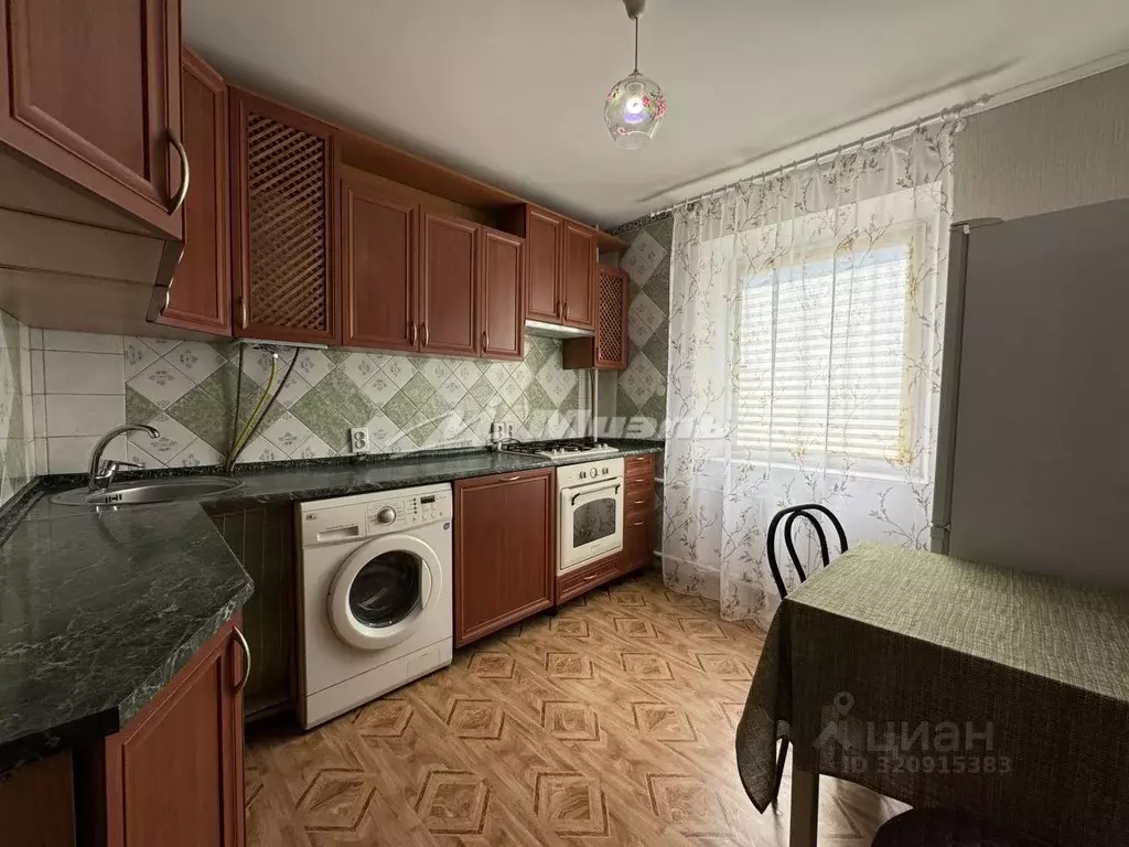 3-к кв. Крым, Симферополь просп. Кирова, 22 (57.8 м) - Фото 0
