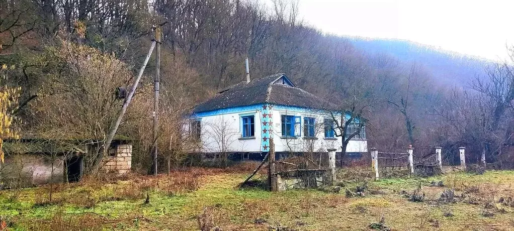 Дом в Крым, Белогорский район, Богатовское с/пос, с. Красная Слобода ... - Фото 1