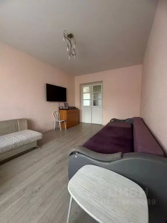 2-к кв. Алтайский край, Барнаул ул. Глушкова, 44 (55.0 м) - Фото 0