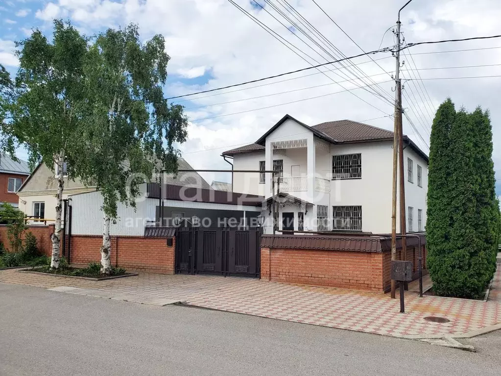 Дом в Ставропольский край, Ессентуки Российская ул. (404 м) - Фото 1