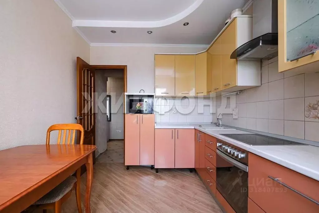 3-к кв. Новосибирская область, Новосибирск ул. Кошурникова, 8 (90.0 м) - Фото 1