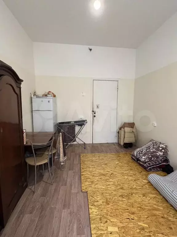 Комната 19 м в 6-к., 2/4 эт. - Фото 1