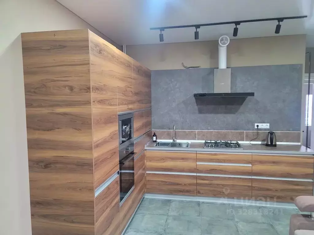 Дом в Ростовская область, Волгодонск Раздорский пер., 2 (150 м) - Фото 1