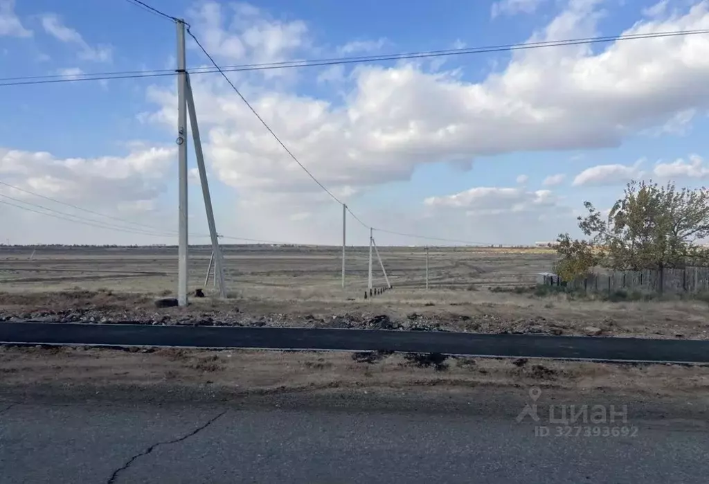 Участок в Астраханская область, Наримановский район, с. ... - Фото 1