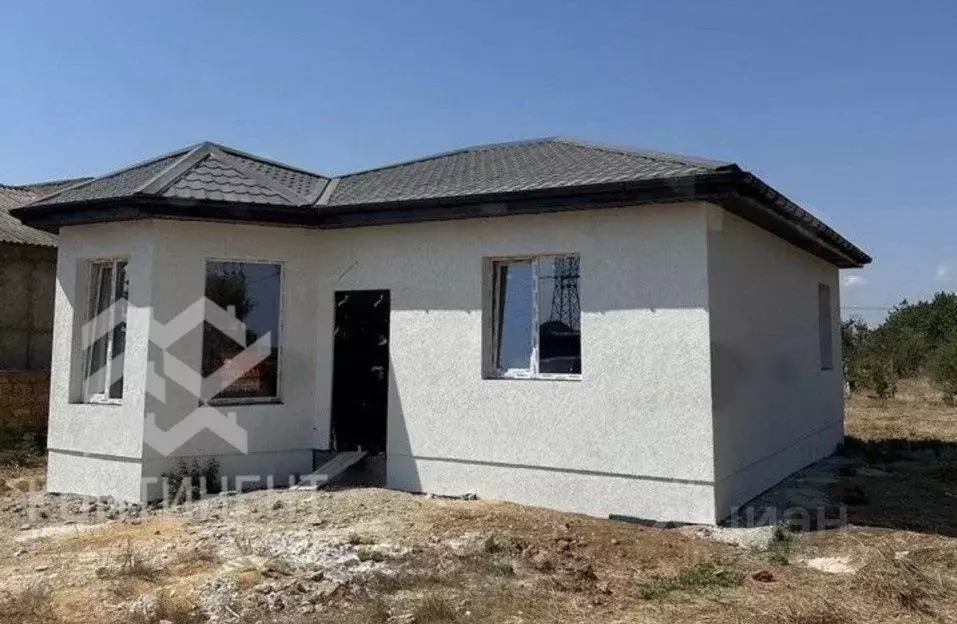 Дом в Крым, Сакский район, Лесновское с/пос, с. Владимировка ул. ... - Фото 1