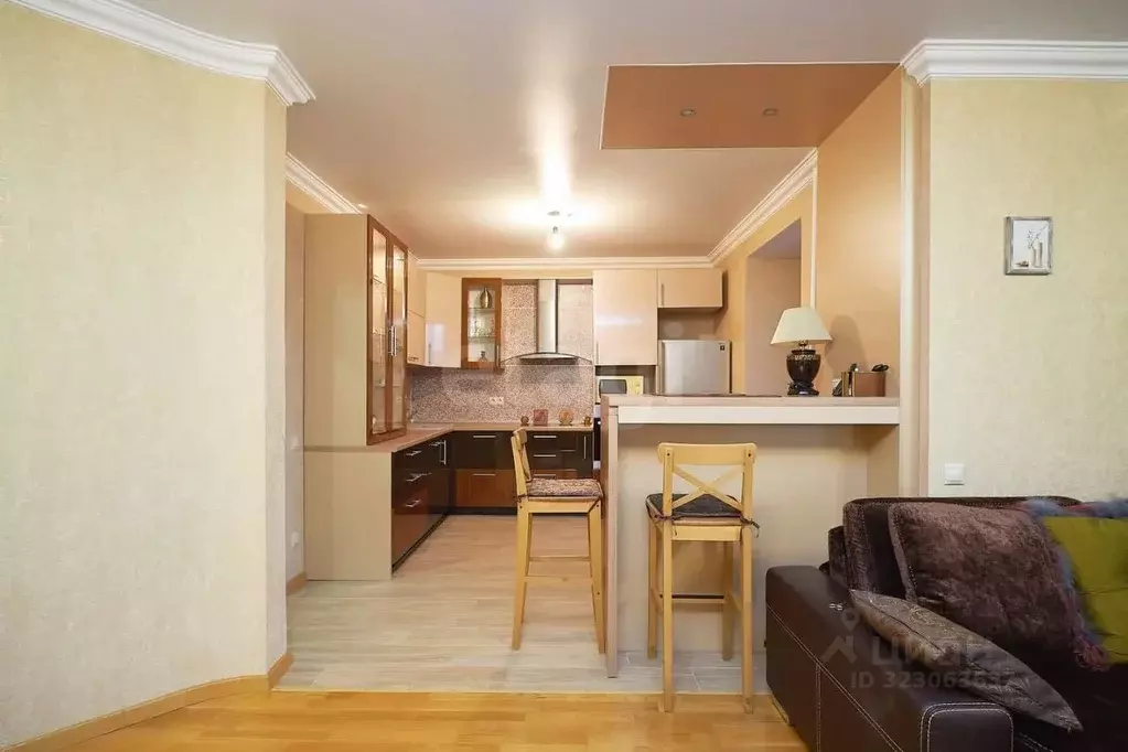 2-к кв. Тюменская область, Тюмень ул. Челюскинцев, 28 (92.9 м) - Фото 1