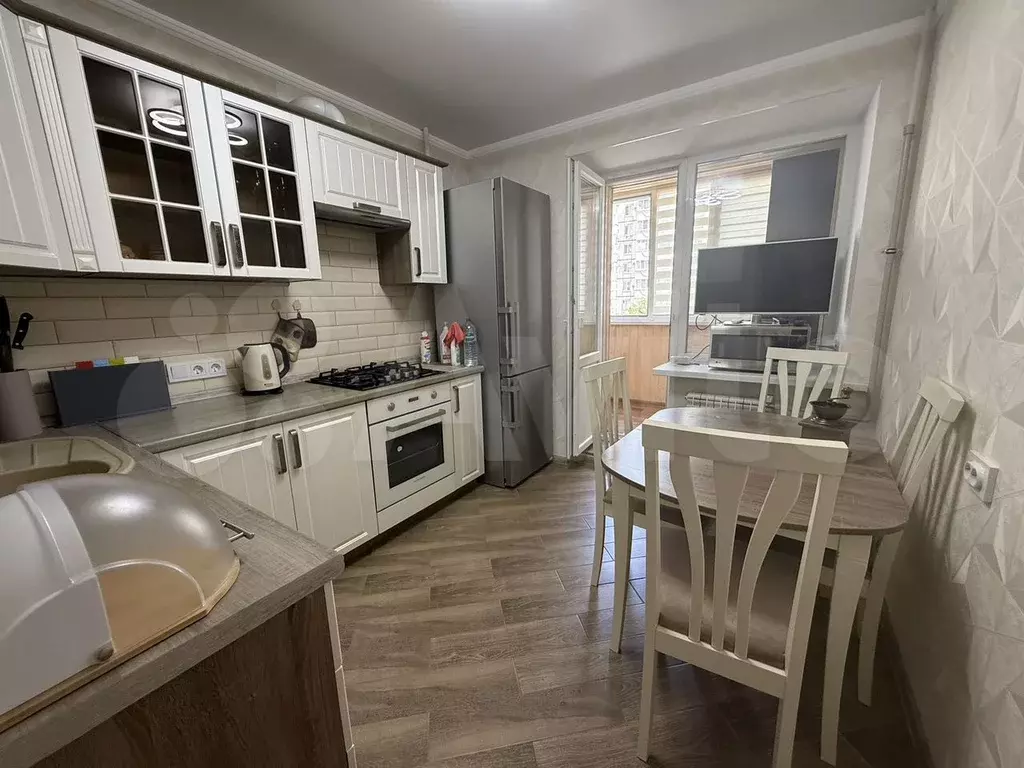 2-к. квартира, 58 м, 2/10 эт. - Фото 0