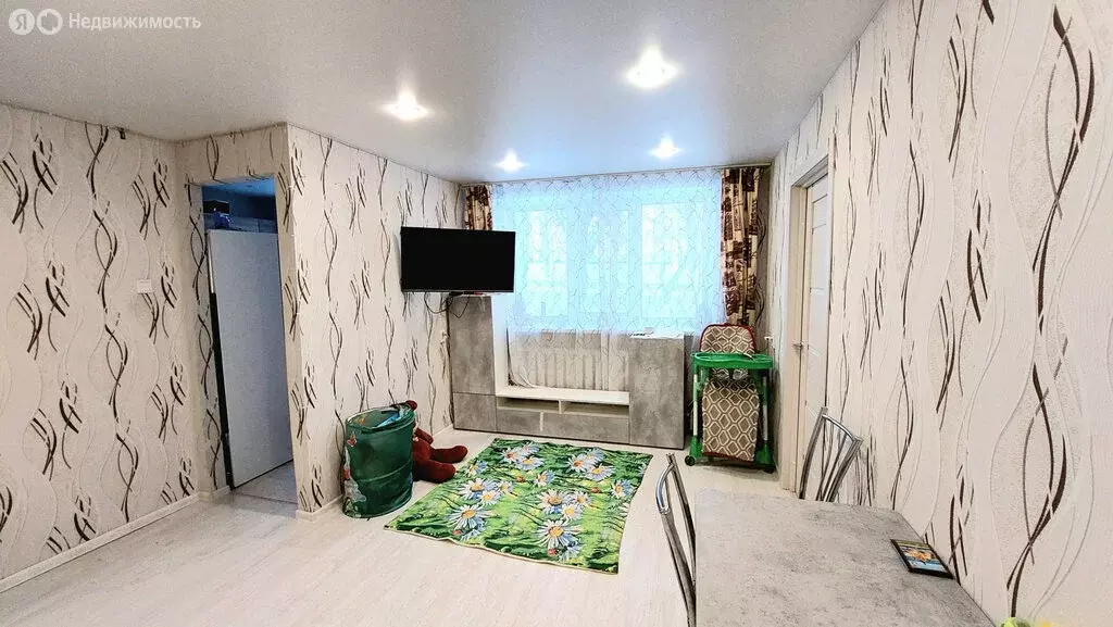 3-комнатная квартира: Киров, Ленинский район, улица Азина, 80 (56.6 м) - Фото 0