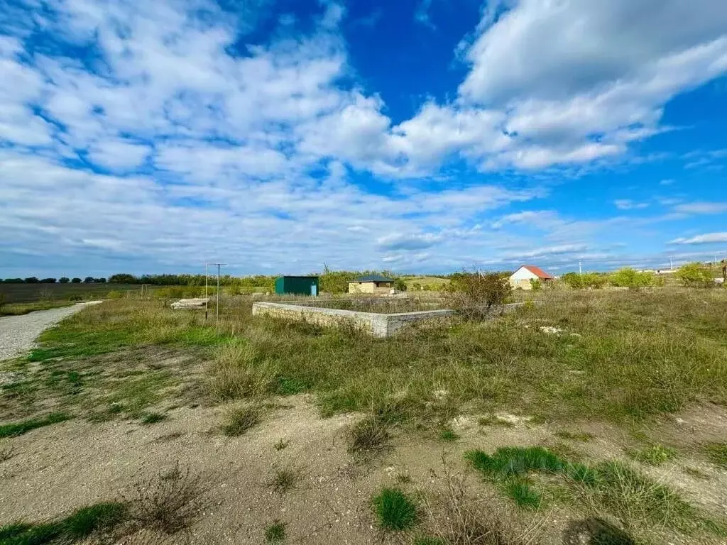 Участок в Крым, Симферопольский район, Чистенское с/пос, с. Левадки, ... - Фото 2