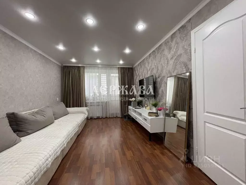 3-к кв. Белгородская область, Старый Оскол ул. Урицкого, 14 (61.8 м) - Фото 1