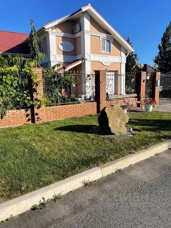 Дом в Самарская область, Ставропольский район, Нижнее Санчелеево ... - Фото 1