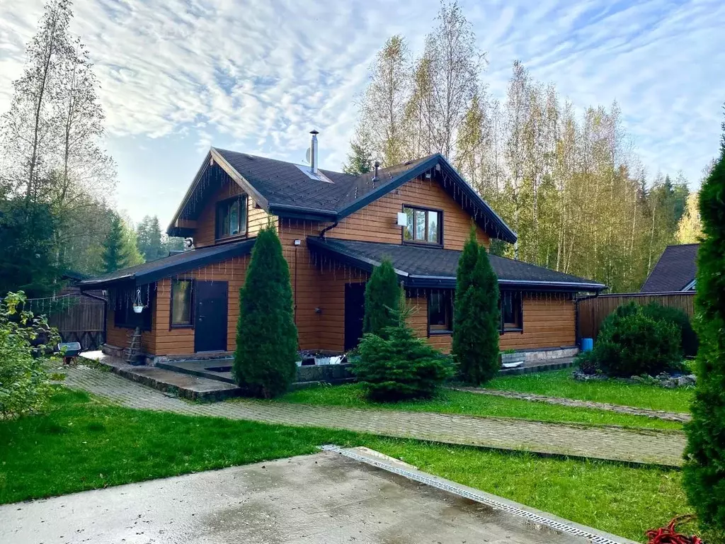 Дом в Ленинградская область, Выборгский район, Рощинское городское ... - Фото 1