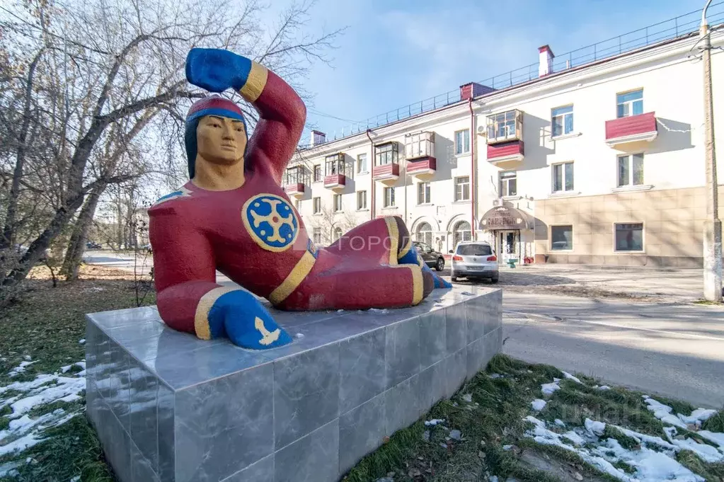 Помещение свободного назначения в Алтайский край, Барнаул просп. ... - Фото 1