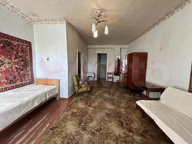 Комната 30 м в 4-к., 4/4 эт. - Фото 1