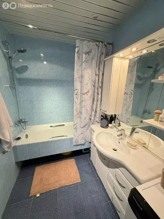 4-комнатная квартира: Санкт-Петербург, улица Чекистов, 22 (77.8 м) - Фото 1