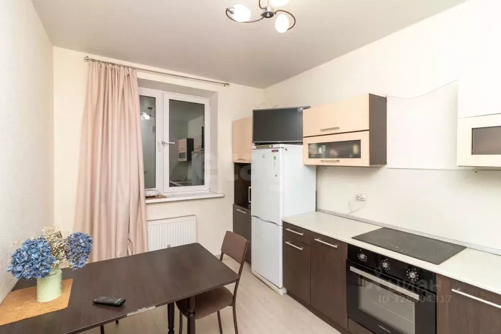 2-к кв. Тюменская область, Тюмень ул. Газовиков, 35 (56.0 м) - Фото 1