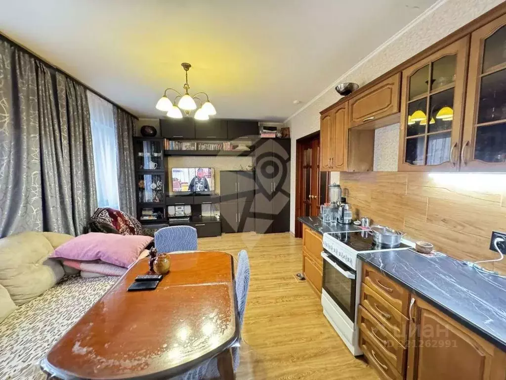 2-к кв. Белгородская область, Старый Оскол Космос мкр,  (65.0 м) - Фото 1
