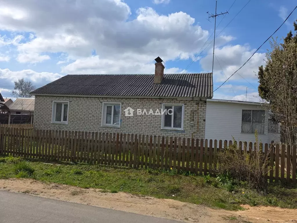 Дом в Брянская область, Дубровка рп ул. 30 лет Победы, 2 (62 м) - Фото 1