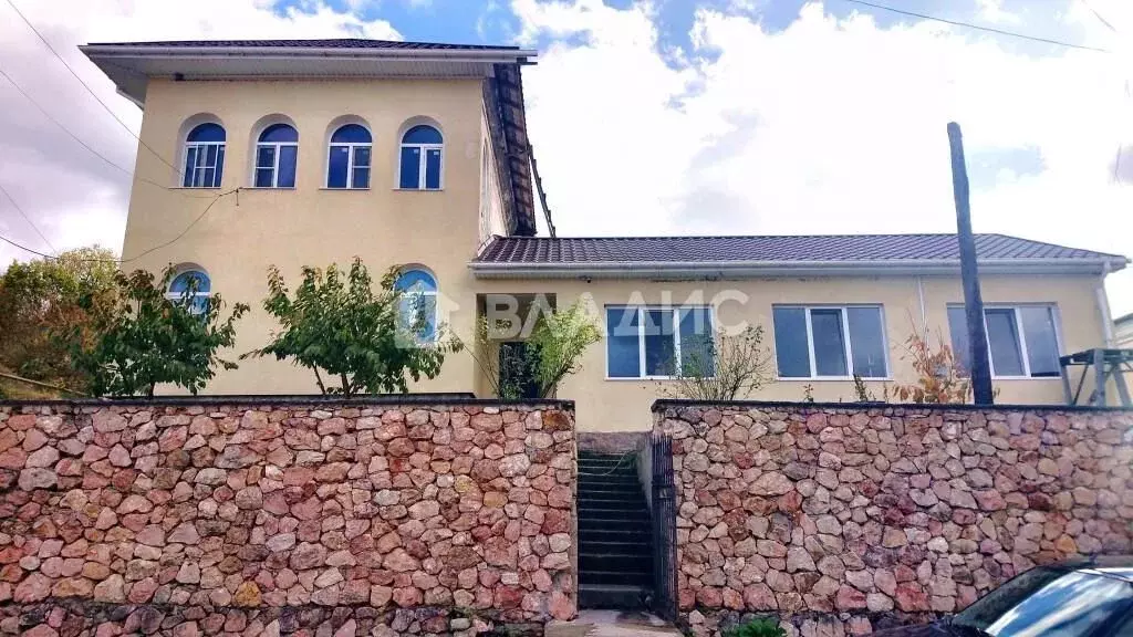 Дом в Крым, Бахчисарайский район, с. Красный Мак ул. Васильева (200 м) - Фото 1