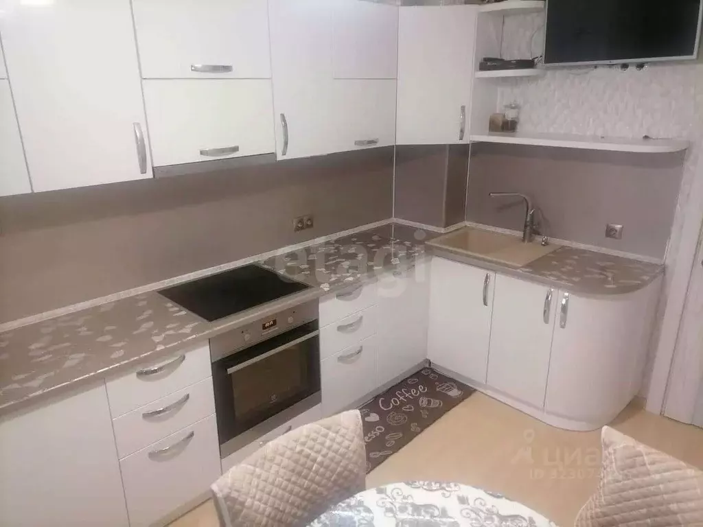 3-к кв. Амурская область, Благовещенск ул. Фрунзе, 91 (84.2 м) - Фото 0